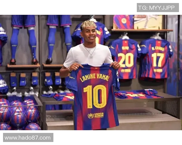 足球场上的十三号球员是谁 他们的传奇与成就解析