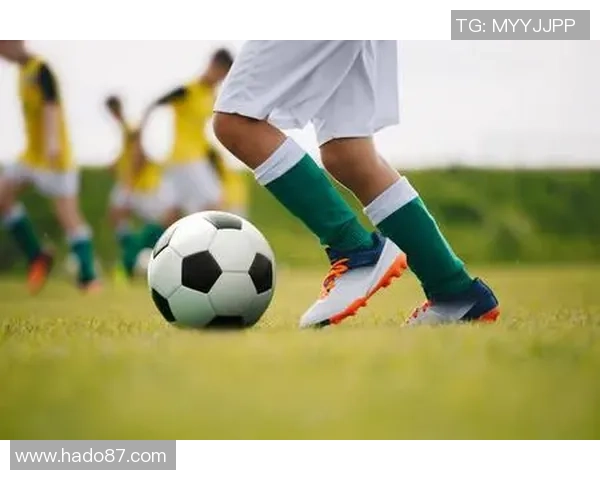 西藏大学足球球星闪耀赛场引领校园体育风潮成为新一代运动偶像